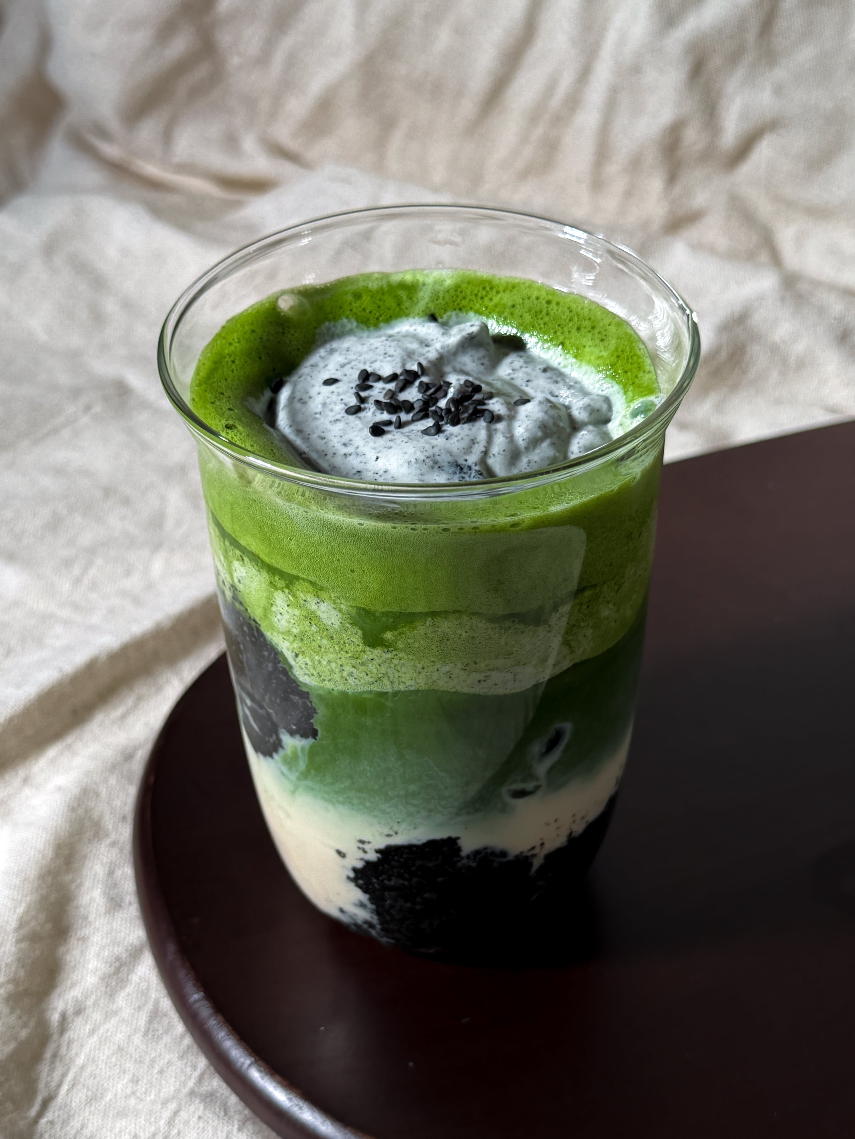 Matcha Latte s čiernym sezamom